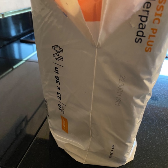 Home- Disposable UnderPads (23” x 36”) Light Absorbent Classic Plus - Picture 15 of 16